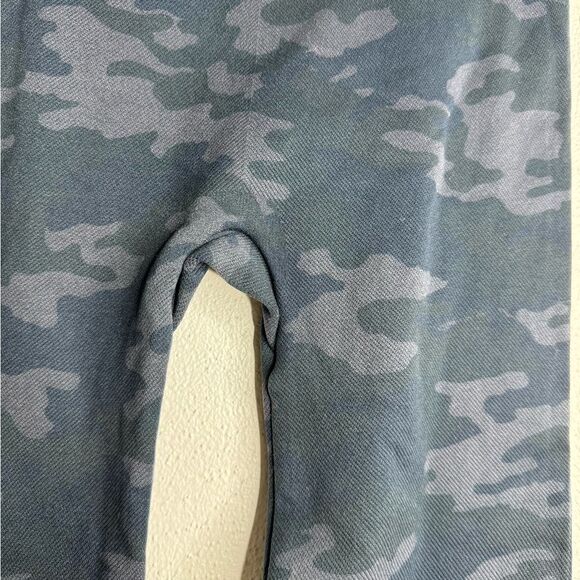 Spanx look at me now camo leggings women’s size small gray - Picture 3 of 8